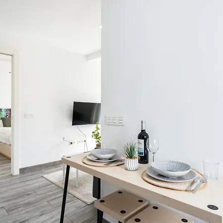 Malagasuite Sea View Apartment *